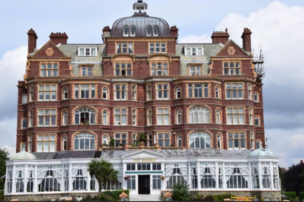 Beautifully Appointed, Period Seaside Apartment Folkestone Bagian luar foto