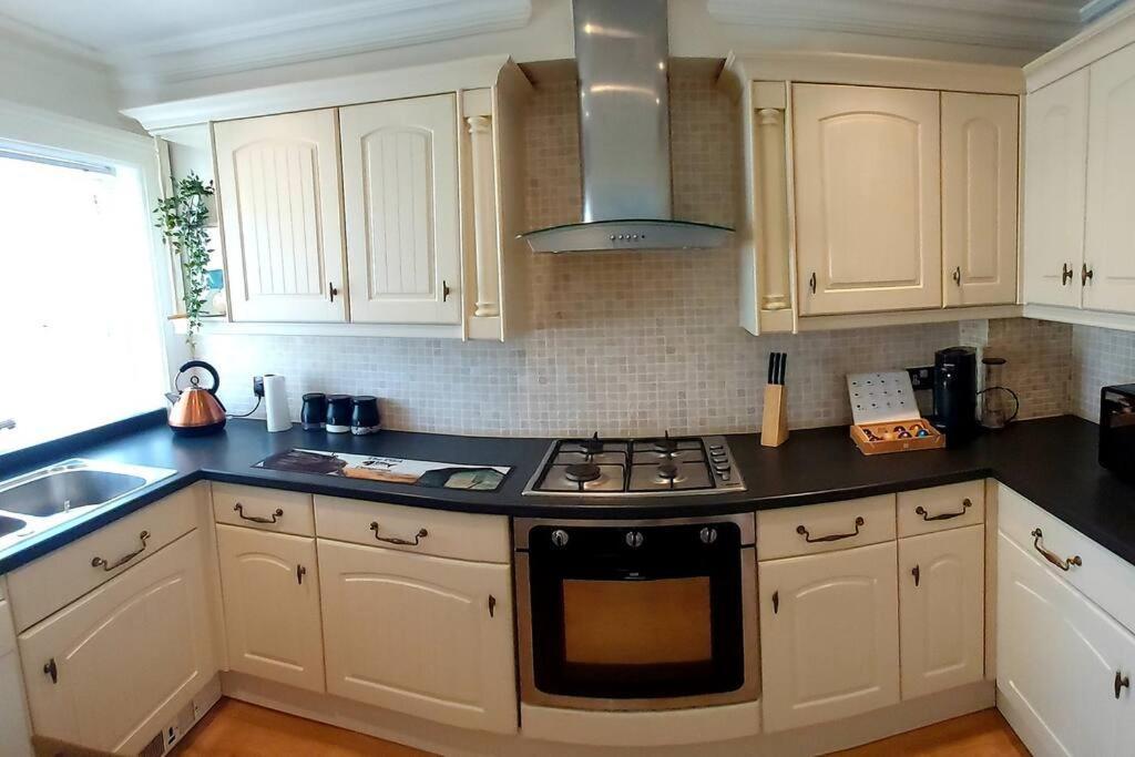 Beautifully Appointed, Period Seaside Apartment Folkestone Bagian luar foto