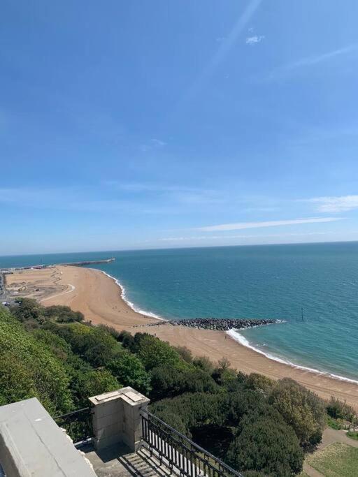 Beautifully Appointed, Period Seaside Apartment Folkestone Bagian luar foto